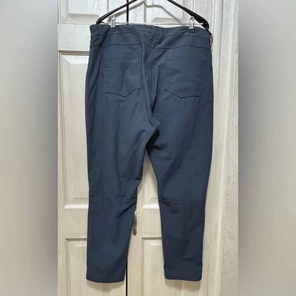 Cuts Icon Men’s 38x30 Blue Classic Fit Stretchy Pants
